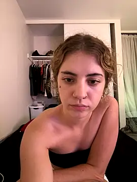 katiesxoxo3 online show from October 14, 2025, 5:19 am