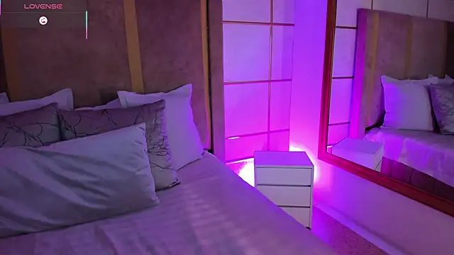 lyrabellini online show from November 14, 2025, 11:36 am