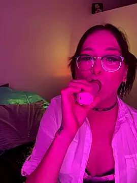 Snapshot of MiniMonroe chatting on October 15, 2025, 6:11 am MiniMonroe online show from October 15, 2025, 6:11 am