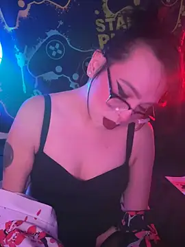 Snapshot of MiniMonroe chatting on November 7, 2025, 7:13 am MiniMonroe online show from November 7, 2025, 7:13 am