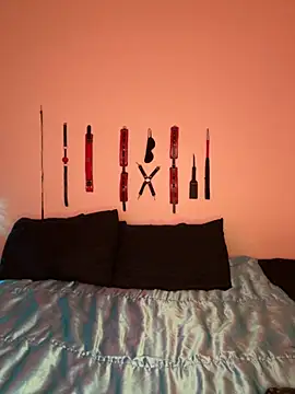 Snapshot of MiniMonroe chatting on November 15, 2025, 11:25 am MiniMonroe online show from November 15, 2025, 11:25 am