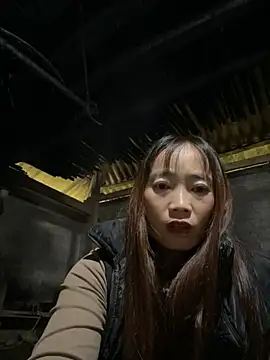 Maymay   online show from October 22, 2025, 2:22 am