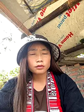 Maymay   online show from October 13, 2025, 7:54 am