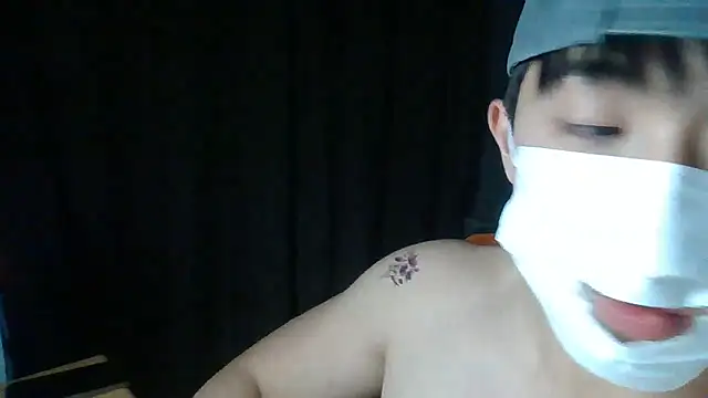 koreanboy2121 online show from May 30, 2026, 2:23 pm