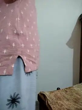 Snapshot of Tanha18 chatting on October 26, 2025, 8:26 am Tanha18 online show from October 26, 2025, 8:26 am