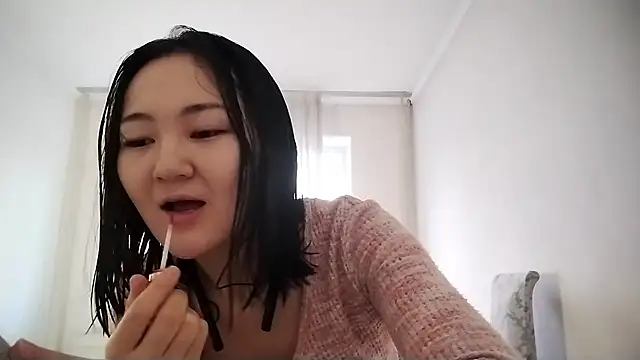 Lyndasilk online show from November 20, 2025, 11:11 am