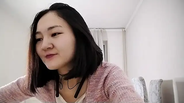 Lyndasilk online show from November 7, 2025, 3:16 pm