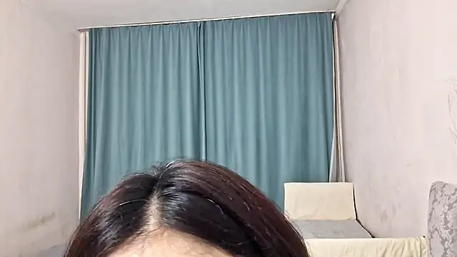 Snapshot of Lyndasilk chatting on July 13, 2026, 4:39 pm Lyndasilk online show from July 13, 2026, 4:39 pm