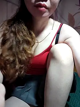 LeanaLy online show from November 3, 2025, 10:24 pm