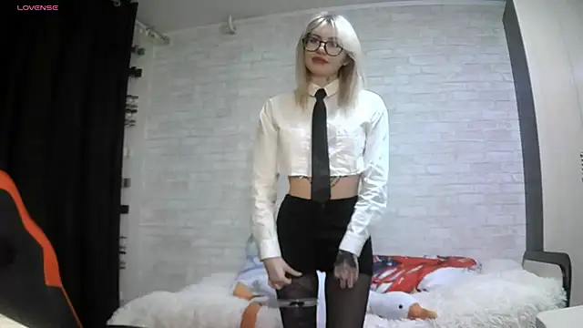 AmeeDelmonace online show from October 14, 2025, 2:07 pm