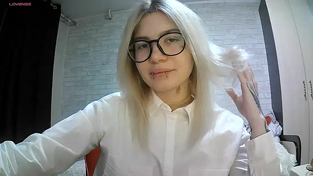 AmeeDelmonace online show from October 22, 2025, 2:05 pm