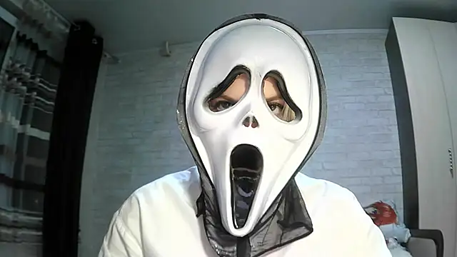 AmeeDelmonace online show from October 19, 2025, 1:36 pm