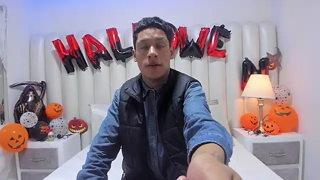 Snapshot of GaelCarter chatting on November 1, 2025, 3:46 am GaelCarter online show from November 1, 2025, 3:46 am