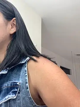 AlyssaRay online show from December 4, 2025, 8:19 pm