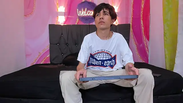 Snapshot of Horny_Young_Boys chatting on October 17, 2025, 6:32 pm Horny Young Boys online show from October 17, 2025, 6:32 pm