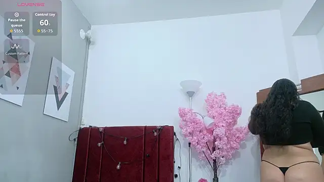 chubbykinkyygirl online show from November 27, 2025, 1:00 pm