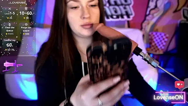 Snapshot of AliceOfWondersS chatting on February 2, 2026, 8:24 am AliceOfWondersS online show from February 2, 2026, 8:24 am