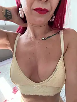 Snapshot of Miss-85 chatting on June 21, 2026, 1:39 pm Miss-85 online show from June 21, 2026, 1:39 pm