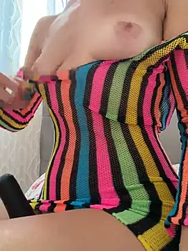 Snapshot of Miss-85 chatting on June 24, 2026, 2:59 pm Miss-85 online show from June 24, 2026, 2:59 pm