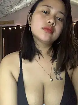 Snapshot of Beautifullady22 chatting on October 15, 2025, 2:32 am Beautifullady22 online show from October 15, 2025, 2:32 am
