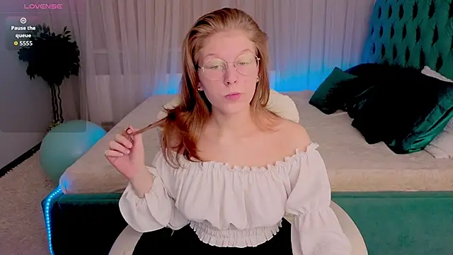 Snapshot of Angelie__Eyes chatting on November 6, 2025, 3:27 pm Angelie Eyes online show from November 6, 2025, 3:27 pm