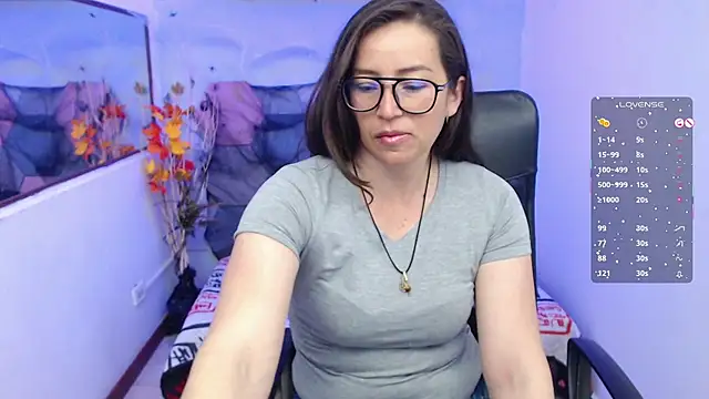 Snapshot of Lui_Fer01 chatting on November 2, 2025, 11:48 am Lui Fer01 online show from November 2, 2025, 11:48 am