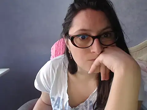Snapshot of LuckyLisa23 chatting on May 4, 2026, 1:14 pm LuckyLisa23 online show from May 4, 2026, 1:14 pm
