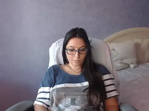 LuckyLisa23 online show from November 22, 2025, 1:21 pm