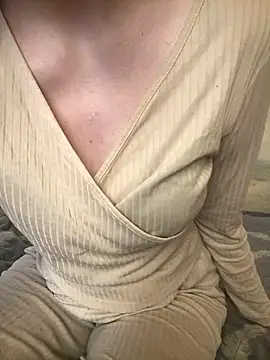 KittieCreme online show from January 11, 2026, 11:06 am