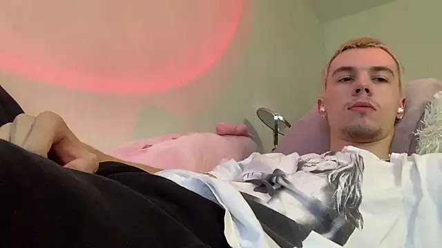 Snapshot of Jeremy1Scott chatting on July 19, 2026, 6:22 am Jeremy1Scott online show from July 19, 2026, 6:22 am