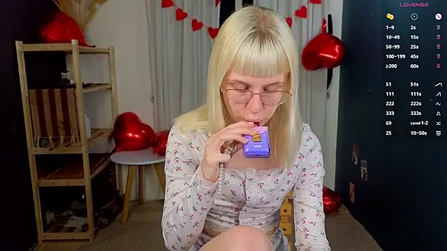 Snapshot of lovedrope chatting on February 15, 2026, 7:51 am lovedrope online show from February 15, 2026, 7:51 am