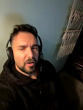 ReDiBastoni90 online show from November 25, 2025, 8:14 am