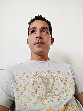 Snapshot of David_man33 chatting on October 23, 2025, 3:43 pm David man33 online show from October 23, 2025, 3:43 pm