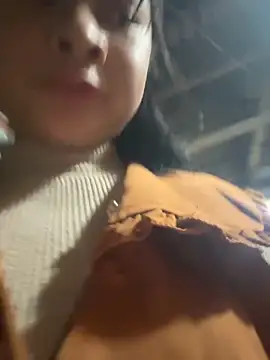 Linh-xxx online show from November 10, 2025, 10:53 am