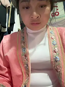 Linh-xxx online show from February 5, 2026, 11:28 am