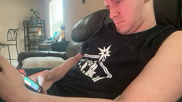 eddieeeeee1232 online show from December 5, 2025, 4:38 pm