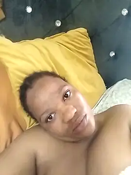 Snapshot of CaramelBoootie chatting on April 5, 2026, 7:26 am CaramelBoootie online show from April 5, 2026, 7:26 am