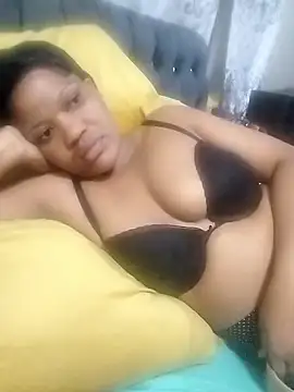 Snapshot of CaramelBoootie chatting on January 14, 2026, 5:49 pm CaramelBoootie online show from January 14, 2026, 5:49 pm