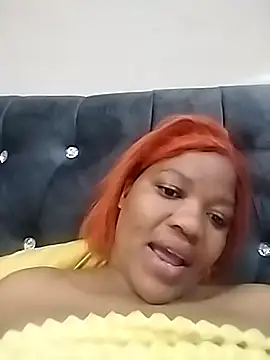 Snapshot of CaramelBoootie chatting on November 6, 2025, 8:35 pm CaramelBoootie online show from November 6, 2025, 8:35 pm