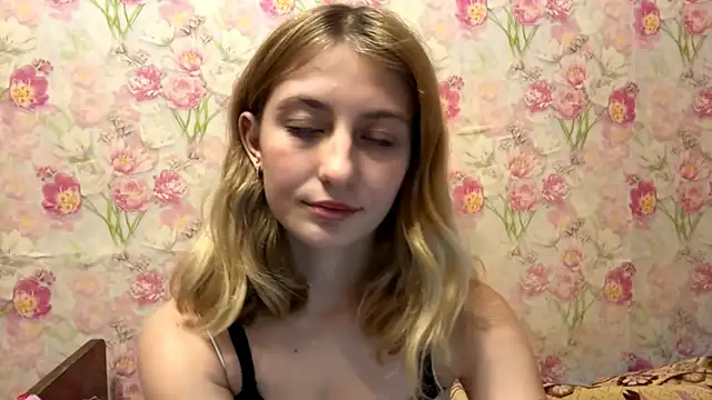 Snapshot of AmeliLia chatting on December 15, 2025, 4:46 pm AmeliLia online show from December 15, 2025, 4:46 pm