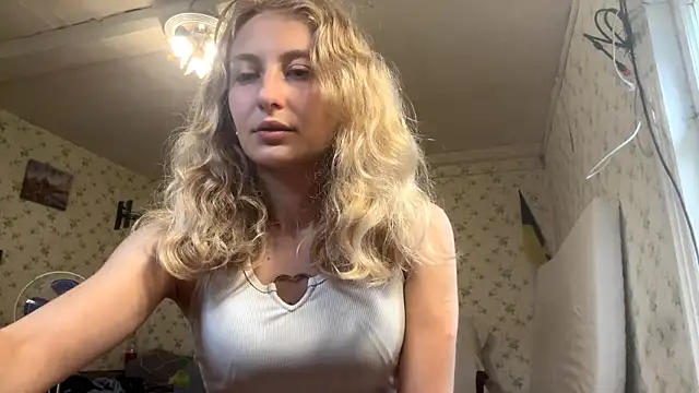 Snapshot of AmeliLia chatting on June 16, 2026, 12:05 pm AmeliLia online show from June 16, 2026, 12:05 pm