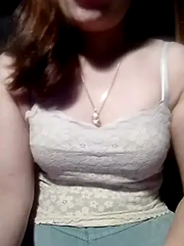 YiyinLy online show from March 30, 2026, 9:05 pm