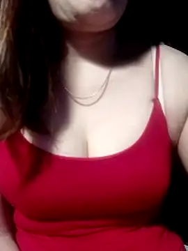 YiyinLy online show from March 18, 2026, 9:15 pm