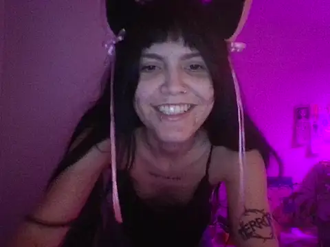 Snapshot of miapink33 chatting on November 13, 2025, 2:26 am miapink33 online show from November 13, 2025, 2:26 am