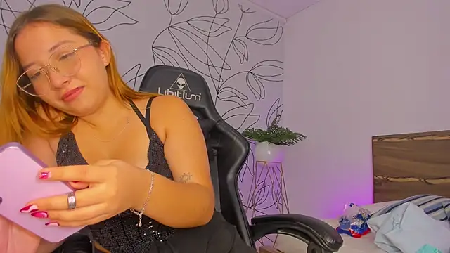 merida 06 online show from November 24, 2025, 3:17 am