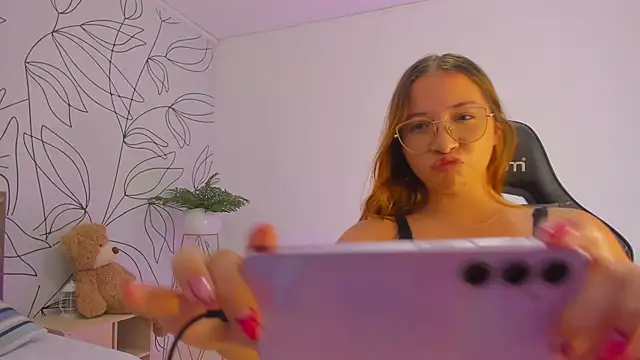 merida 06 online show from November 19, 2025, 9:48 pm