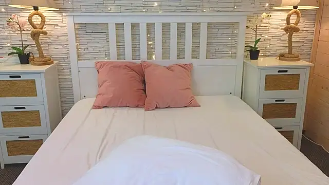 Soft Lilly online show from April 16, 2026, 5:08 am