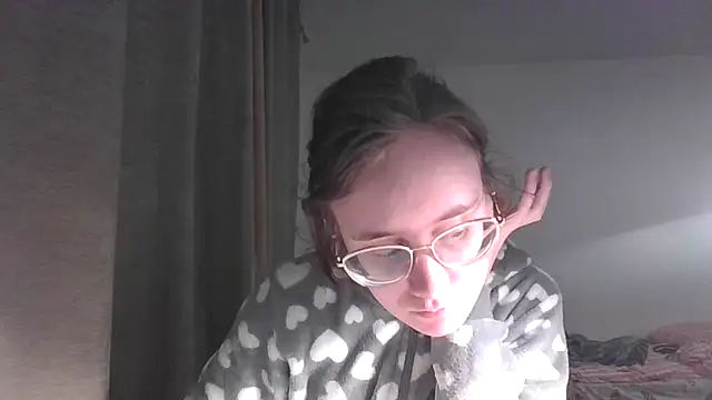 Snapshot of LuckySLove chatting on February 8, 2026, 5:54 pm LuckySLove online show from February 8, 2026, 5:54 pm