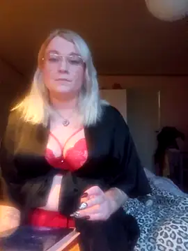 Snapshot of SweetPrincess93 chatting on November 7, 2025, 1:04 pm SweetPrincess93 online show from November 7, 2025, 1:04 pm