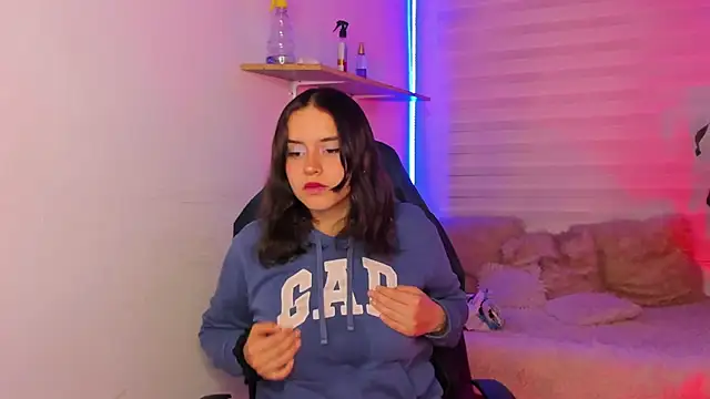 Snapshot of Emily_Lindey chatting on October 20, 2025, 3:19 am Emily Lindey online show from October 20, 2025, 3:19 am